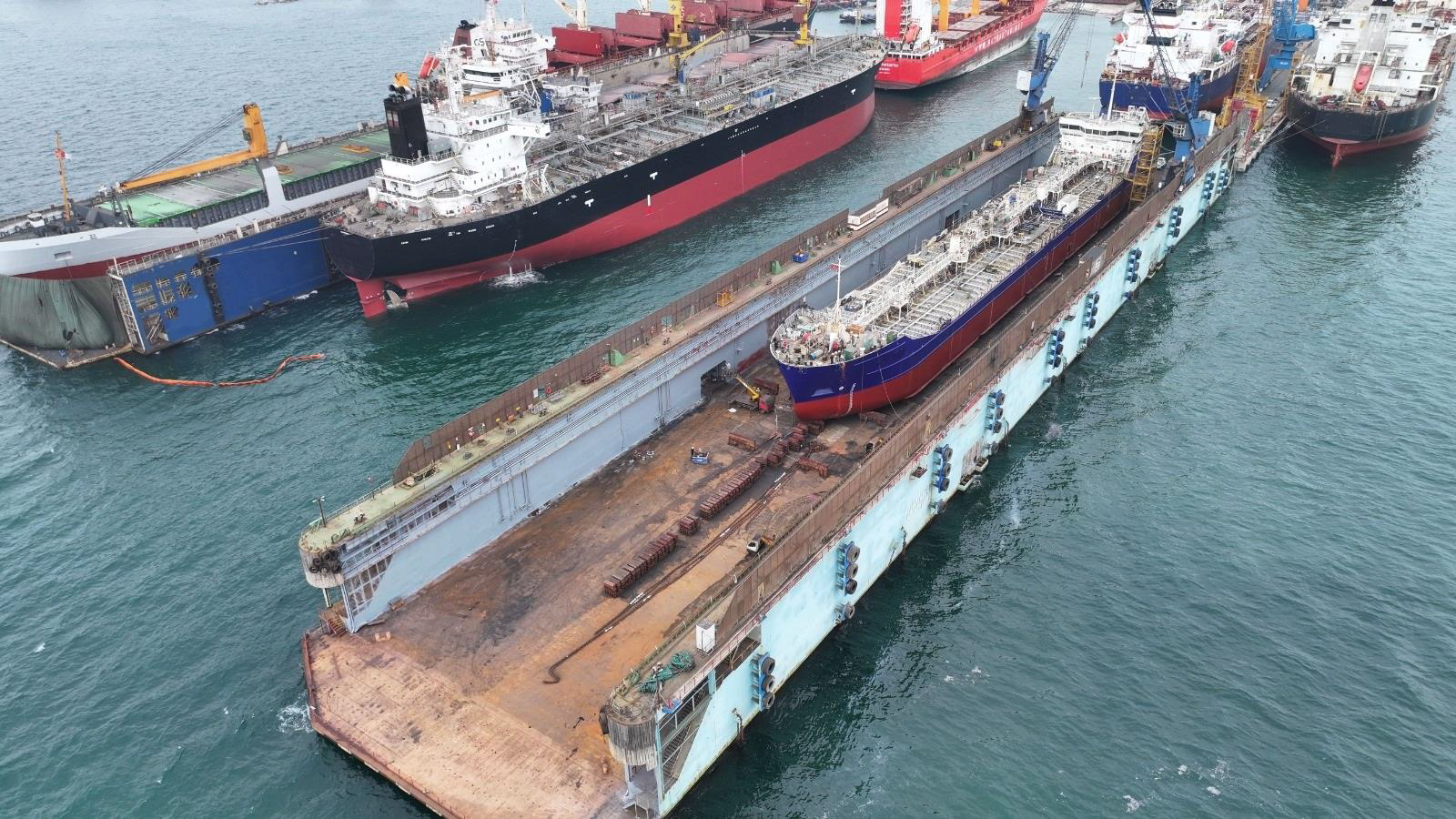 230 x 43 m 20.000 TLC Floating Dock