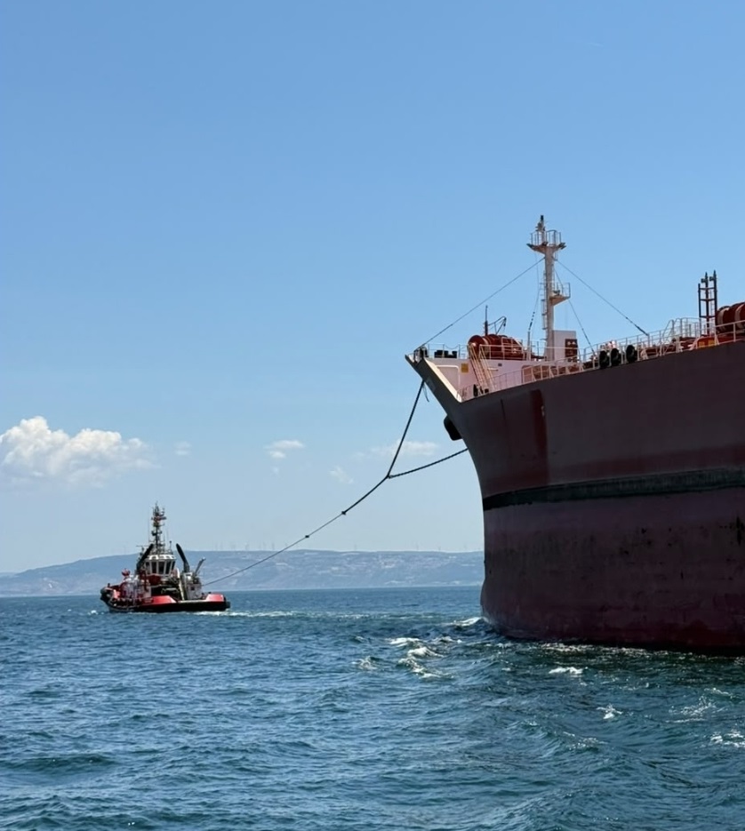 Towage of 50.000 DWT Oil Tanker