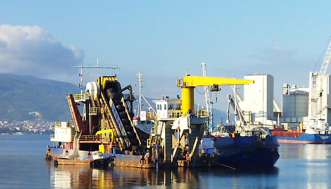 AR-C1564